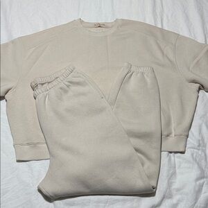 nuuds Crewneck Sweatshirt and Sweatpants in Bone (LARGE)
Classic Fit